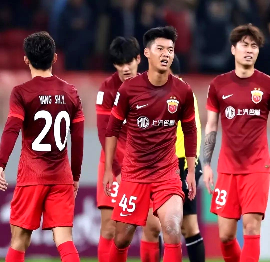 上海海港集结日内部沟通，志在西甲名次提升，悬念犹存，身体对抗强度拉满